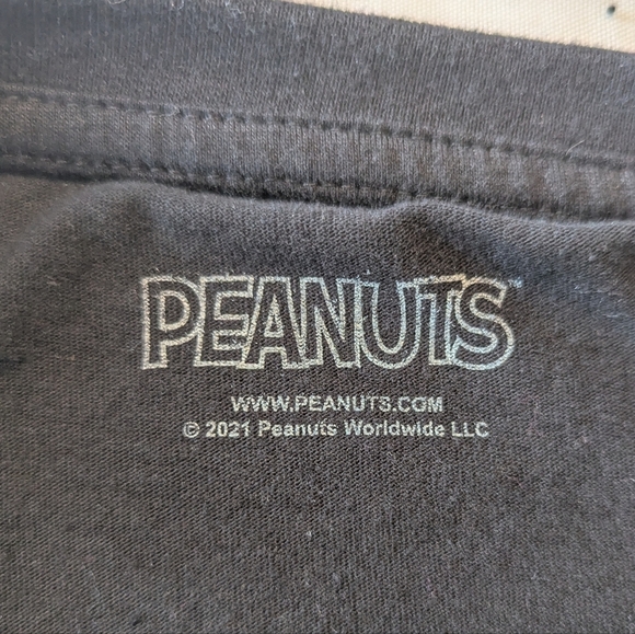 Charlie Brown Snoopy Woodstock Black Short Sleeve Tee Holiday Vibes - Picture 3 of 5